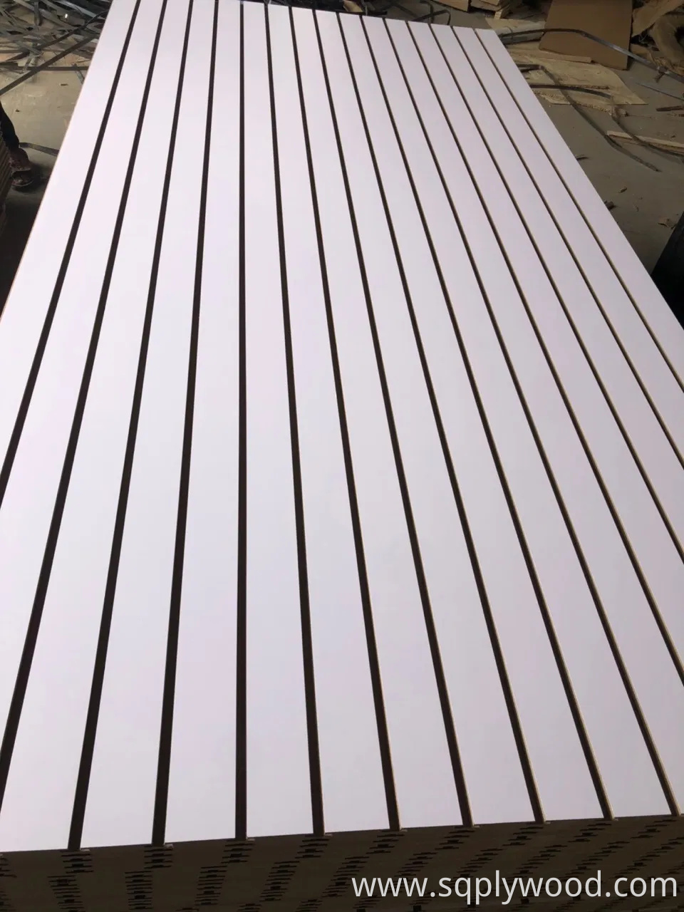 Linyi Factory 2-25mm Melamine Slatwall MDF Fiber Board Slot/Slotted Plain MDF for Furniture